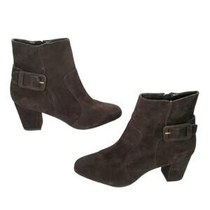 Trotters SZ 9M Heeled Ankle Boot / Bootie with Buckle Chocolate Brown Suede